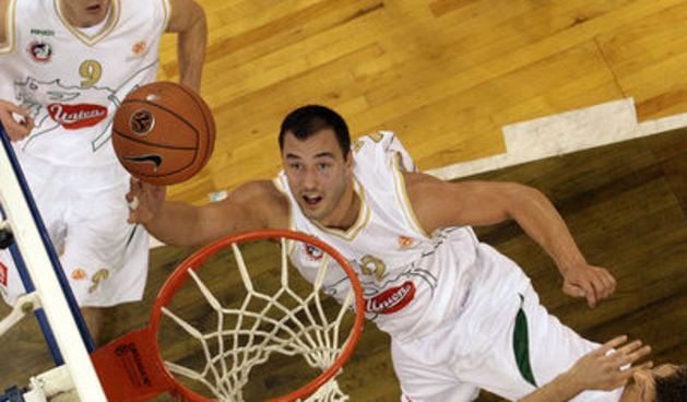 Slovenija,Ljubljana,07.11.2007,Marko Milic mad tekmo evrolige med Olimpijo in CSKA.Foto:Matej Druznik/DELO