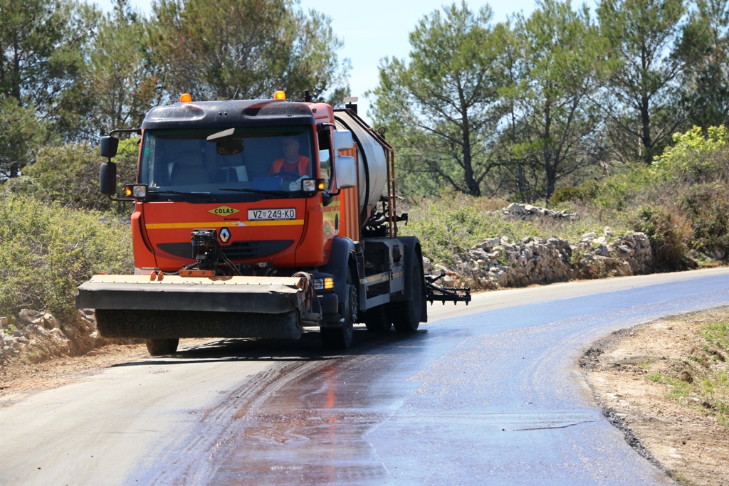 Vir: Radovi na postavljanju javne rasvjete i asfaltiranju prometnica Vir: Radovi na postavljanju javne rasvjete i asfaltiranju prometnica
