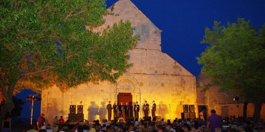 Smotra klapa otoka Paga 3. srpnja u Starom gradu u Pagu