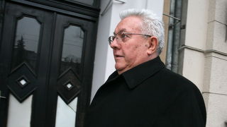 Zagreb, 040110
HDZ, Trg zrtava fasizma 4.
Sjednica predsjednistva HDZ-a zbog najavljenog povratka Ive Sanadera. Zbivanja u HDZ-u od jutra prati veliki broj novinara , fotoreportera i snimatelja.
Na fotografiji: Luka Bebic.
Foto: Damjan Tadic / CROPIX