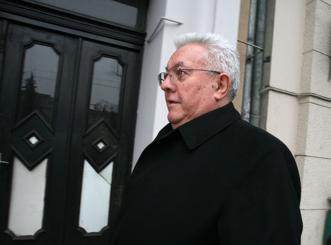 Zagreb, 040110
HDZ, Trg zrtava fasizma 4.
Sjednica predsjednistva HDZ-a zbog najavljenog povratka Ive Sanadera. Zbivanja u HDZ-u od jutra prati veliki broj novinara , fotoreportera i snimatelja.
Na fotografiji: Luka Bebic.
Foto: Damjan Tadic / CROPIX