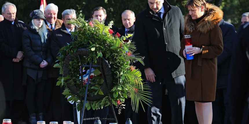 Zagreb: Polaganje vijenaca na groblju Mirogoj povodom obljetnice smrti Franje Tuđmana