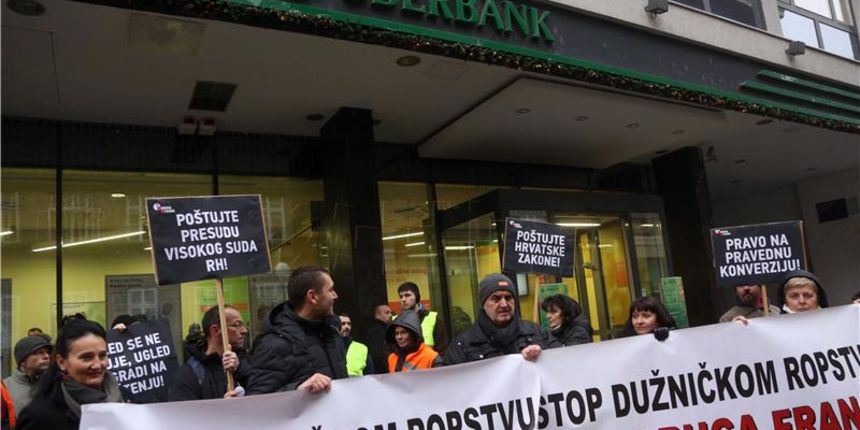 Članovi Udruge Franak blokirali rad poslovnice Sberbanke u Varšavskoj, Foto: Hina