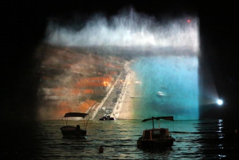 Stipe Petrina započeo je kampanju svjetlosnim spektaklom u Primoštenu