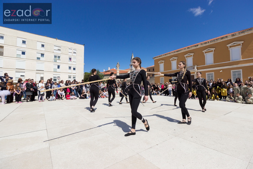Đir po gradu 29. travnja 2017. Prostorni performans Zadarskog plesnog ansambla