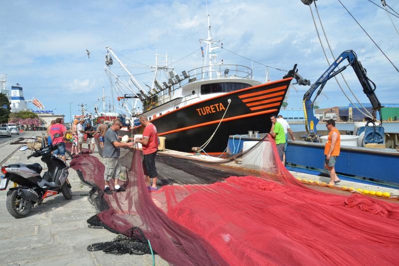 Krpanje ribarske mriže posao koji se sve manje viđa uz obalu Jadrana. Photo: Ivo Čagalj/PIXSELL Krpanje ribarske mriže posao koji se sve manje viđa uz obalu Jadrana. Photo: Ivo Čagalj/PIXSELL