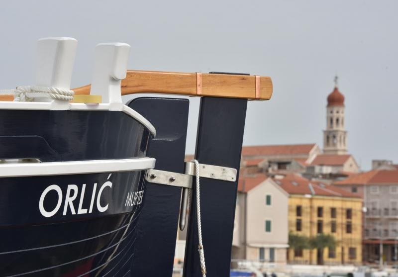 U betinskom brodogradilištu Ante Fržopa svečano je porinut novoizgrađeni tradicionalni murterski brod – leut pod imenom Orlić. Foto: Hrvoje JelavićIPIXSELL