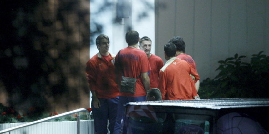 Rovinj, Funtana, 091009.
Pripreme nogometne reprezentacije za kvalifikacijski susret sa Kazahstanom za SP 2010 u Juznoj Africi.
Hrvatski reprezentativci u vecernjem izlasku u tridesetak kilometara udaljenom mjestu Funtana u konobi More. Izlazak je tr Rovinj, Funtana, 091009.
Pripreme nogometne reprezentacije za kvalifikacijski susret sa Kazahstanom za SP 2010 u Juznoj Africi.
Hrvatski reprezentativci u vecernjem izlasku u tridesetak kilometara udaljenom mjestu Funtana u konobi More. Izlazak je tr