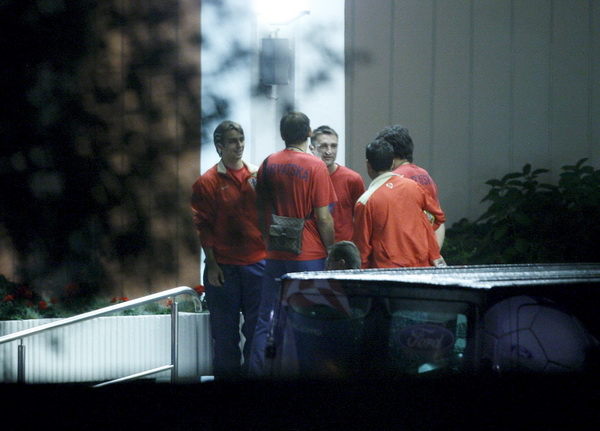 Rovinj, Funtana, 091009.
Pripreme nogometne reprezentacije za kvalifikacijski susret sa Kazahstanom za SP 2010 u Juznoj Africi.
Hrvatski reprezentativci u vecernjem izlasku u tridesetak kilometara udaljenom mjestu Funtana u konobi More. Izlazak je tr Rovinj, Funtana, 091009.
Pripreme nogometne reprezentacije za kvalifikacijski susret sa Kazahstanom za SP 2010 u Juznoj Africi.
Hrvatski reprezentativci u vecernjem izlasku u tridesetak kilometara udaljenom mjestu Funtana u konobi More. Izlazak je tr