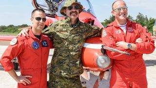 Akrobatska skupina “Red Arrows” Royal Air Forcea u posjeti Zračnoj bazi u Zemuniku Akrobatska skupina “Red Arrows” Royal Air Forcea u posjeti Zračnoj bazi u Zemuniku