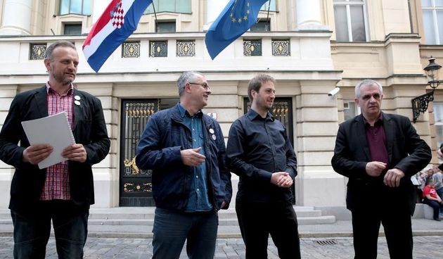 Predstavnici sindikata i udruga osudili na konfrenciji za medije prijedlog zakona kojim se zabranjuje udrugama da finaniraju refrendume. Mijat Stanic, Zeljko Stipic, Nenad Zakosek, Bernard Ivcic. Photo: Patrik Macek/PIXSELL