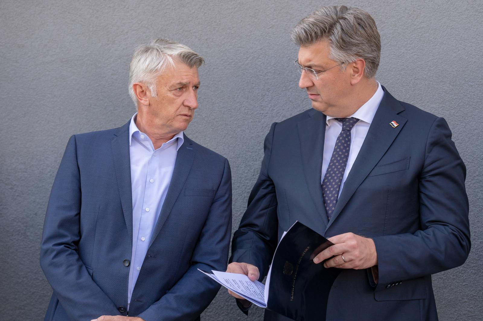 Premijer Plenković sudjelovao na svečanosti primopredaje ključeva POS-ovih stanova Premijer Plenković sudjelovao na svečanosti primopredaje ključeva POS-ovih stanova