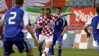 Varazdin, 190510.
Na gradskom stadionu u Varazdinu igra se kvalifikacijska utakmica za europsko prvenstvo U-21 izmedju reprezentacija Hrvatske i Slovacke.
Na slici: Ivan Rakitic puca za 1:1.
Foto: Zeljko Hajdinjak / CROPIX