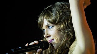 Zagreb, 030612.
Francuska pjevacica Zaz, pravog imena Isabelle Geffroy, kojoj je planetarnu slavu donio singl Je veux, odrzala je veceras koncert pred prepunom dvoranom Doma sportova.
Foto: Neja Markicevic / CROPIX