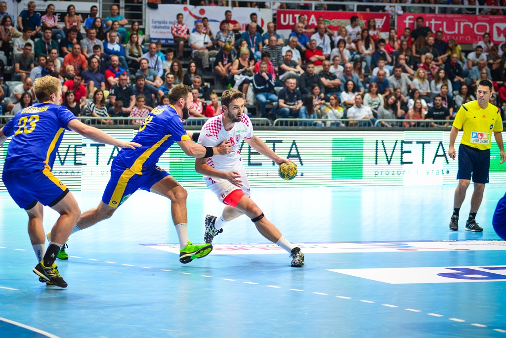 U doista sjajnoj atmosferi koju je stvorilo oko 5000 navijača iz cijele Hrvatske, naši su rukometni reprezentativci remizirali sa Švedskom i to s rezultatom 25-25. Bila je to ‘kaubojima’ pretposljednja pripremna utakmica uoči Olimpijskih igara