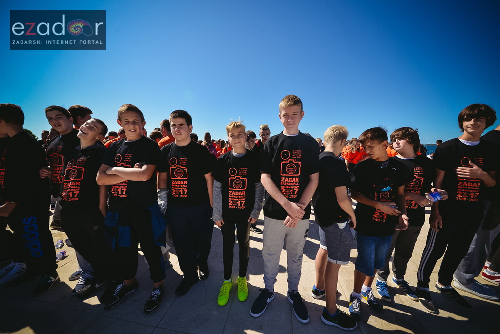 #ZDBT2017: Snimanje Milenijske fotografije košarkaške lopte na Pozdravu suncu #ZDBT2017: Snimanje Milenijske fotografije košarkaške lopte na Pozdravu suncu