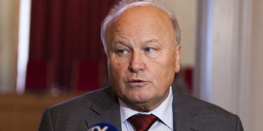 Osijek, 290113.
Slavko Linic ministar financija odrzao je u Osijeku prezentaciju Nacrta prijedloga zakona o porezu na nekretnine na javnoj raspravi koju je organizirala udruga gradova u Velikoj vijecnici Osjecko-baranjske zupanije.Na fotografiji: Ministar Osijek, 290113.
Slavko Linic ministar financija odrzao je u Osijeku prezentaciju Nacrta prijedloga zakona o porezu na nekretnine na javnoj raspravi koju je organizirala udruga gradova u Velikoj vijecnici Osjecko-baranjske zupanije.Na fotografiji: Ministar