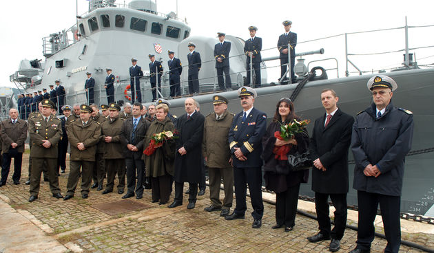 Uzvanici ispred RTOP 42 Dubrovnik