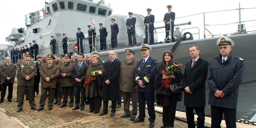 Uzvanici ispred RTOP 42 Dubrovnik