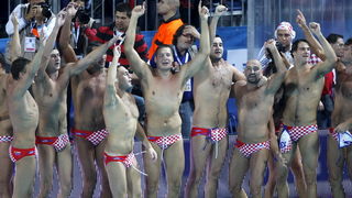 Zagreb, 110910.
Bazen Mladosti na Savi.
29. Europsko prvenstvo u vaterpolu.
Finalna utakmica za pobjednika Europskog prvenstva u vaterpolu  Hrvatska – Italija.
Na slici: slavlje hrvatskih igraca.
Foto: Goran Mehkek / CROPIX