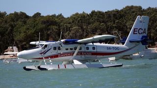 Novalja: Hidroavion sve popularniji način prijevoza između otoka i kopna