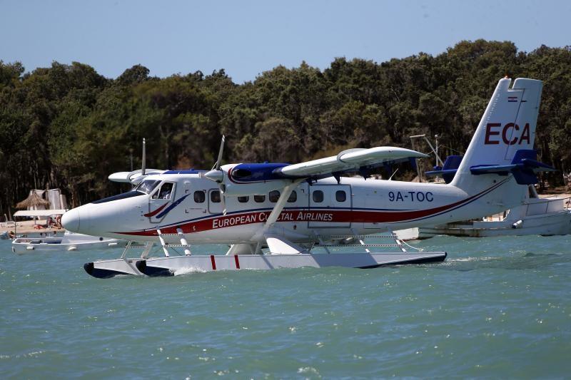Novalja: Hidroavion sve popularniji način prijevoza između otoka i kopna