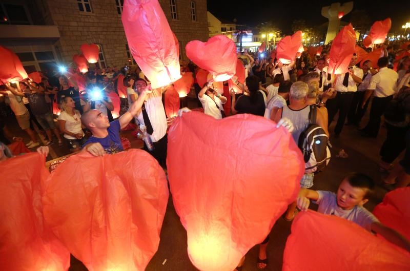 Vodice: Puštanjem lampiona obilježena 10. obljetnica Kornatske tragedije Vodice: Puštanjem lampiona obilježena 10. obljetnica Kornatske tragedije