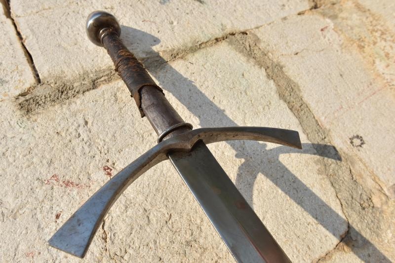 Han Maskovica izgradjen u 17. stoljecu i sluzio je u civilne svrhe kao svratiste, odmoriste i rezidencija. Objekt je izgradio Jusuf Maskovic, visoki dostojanstvenik na turskom dvoru, inace rodom iz Vrane ili iz Pakostana. Zapocet je u vrijeme izbijanja K Han Maskovica izgradjen u 17. stoljecu i sluzio je u civilne svrhe kao svratiste, odmoriste i rezidencija. Objekt je izgradio Jusuf Maskovic, visoki dostojanstvenik na turskom dvoru, inace rodom iz Vrane ili iz Pakostana. Zapocet je u vrijeme izbijanja K