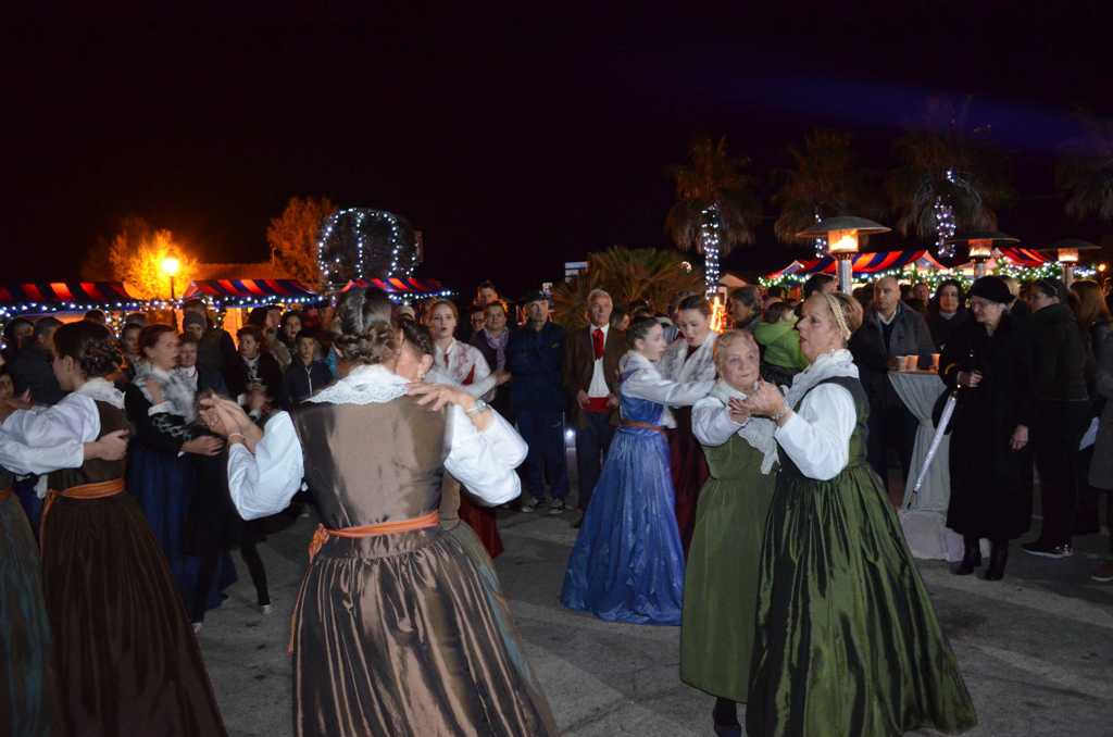 Vir: Druženje virske djece sa Svetim Nikolom Vir: Druženje virske djece sa Svetim Nikolom