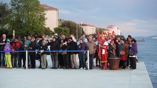 HGD Sv. Cecilija izvelo korčulanski viteški ples “Moreška” na Pozdravu suncu