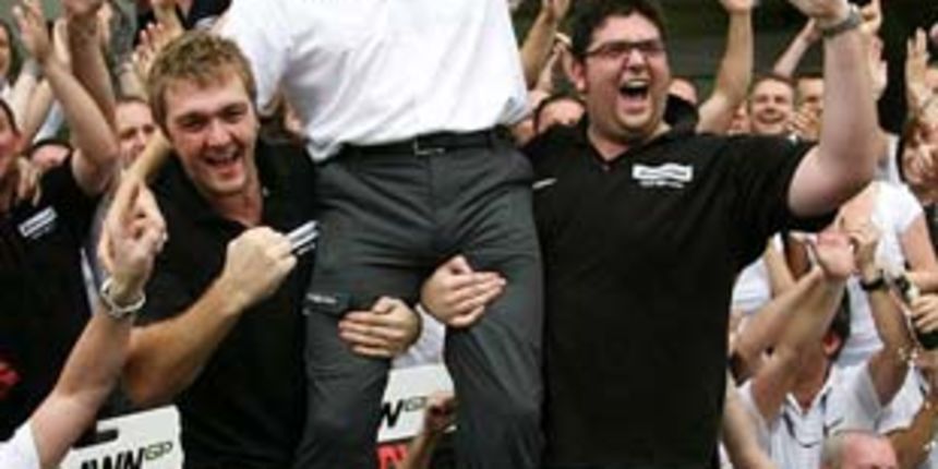 Proslava naslova prvaka F1 Jensona Buttona i Brawn GP-a (foto www.f1-live.com) Proslava naslova prvaka F1 Jensona Buttona i Brawn GP-a (foto www.f1-live.com)