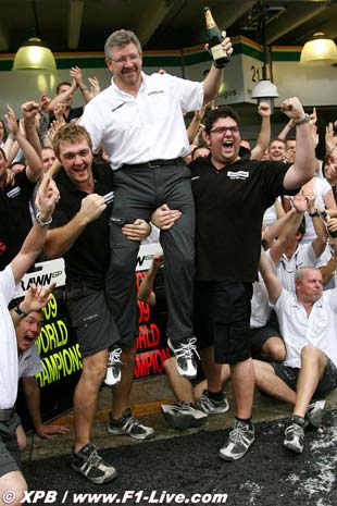 Proslava naslova prvaka F1 Jensona Buttona i Brawn GP-a (foto www.f1-live.com)