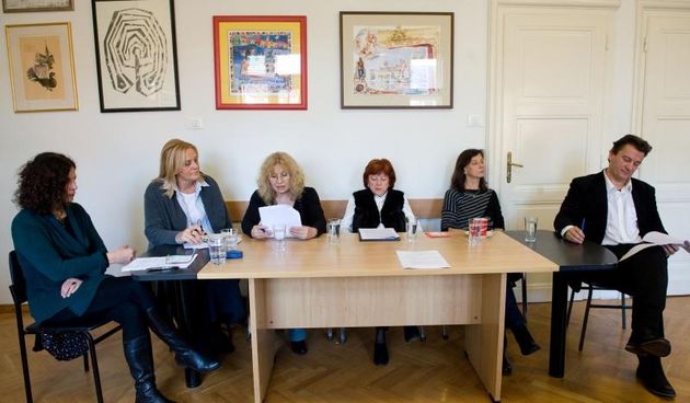 Zagreb – U Hrvatskom drustvu dramskih umjetnosti objavljene su nominacije za Nagrade hrvatskog glumista 2014. godine. Na objavi nominacija bili su nazocni Dubravka Ostojic, Marija Filipovic, Kostadinka Velkovska, Visnja Mazuran, Biserka Maricic i predsjed