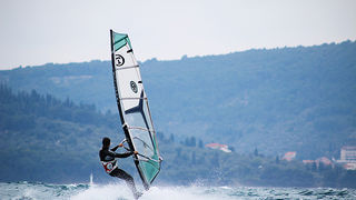 Windsurferi na Kolovarima, 11. travnja 2012. (foto:Saša Čuka) Windsurferi na Kolovarima, 11. travnja 2012. (foto:Saša Čuka)