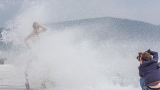 Tijekom snimanja reklamne kampanje valovi doslovno “okupali” manekenku na zadarskoj rivi