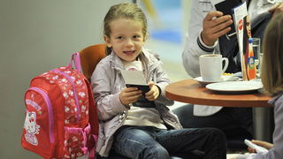 Zagreb, 250912.
Zracna luka Zagreb.
Jutros je iz zagrebacke zracne luke s roditeljima otputovala djevojcica Stephanie Milda (5), koja boluje od teske malformacije mozga.
Za operaciju u Chicagu humanitarnim akcijama i dobrovoljnim prilozima prikupljeno je