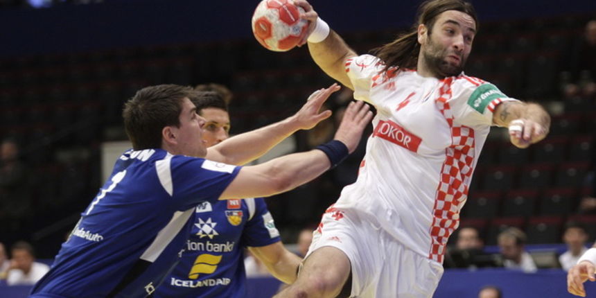 Bec, 250110. EURO 2010 u rukometu. Utakmica 1.kola polufinalne grupe 1: Hrvatske – Island. Na fotografiji: Ivano Balic, Aron Atlason. Foto: Nenad Dugi / Cropix Bec, 250110. EURO 2010 u rukometu. Utakmica 1.kola polufinalne grupe 1: Hrvatske – Island. Na fotografiji: Ivano Balic, Aron Atlason. Foto: Nenad Dugi / Cropix