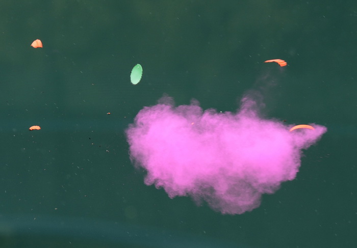 London, 060812.
Hrvatski strijelci Anton Glasnovic i Giovanni Cernogoraz u finalu trapa tijekom Olimpijskih Igara u Londonu.
Na fotografiji: ljubicasti glineni golub nakon sto je pogodjen.
Foto: Drago Sopta / CROPIX