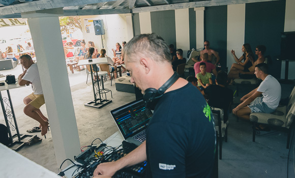 Turanjska fešta u Menfisto baru, 16.7.2015. (foto: Ivan Toman) Turanjska fešta u Menfisto baru, 16.7.2015. (foto: Ivan Toman)