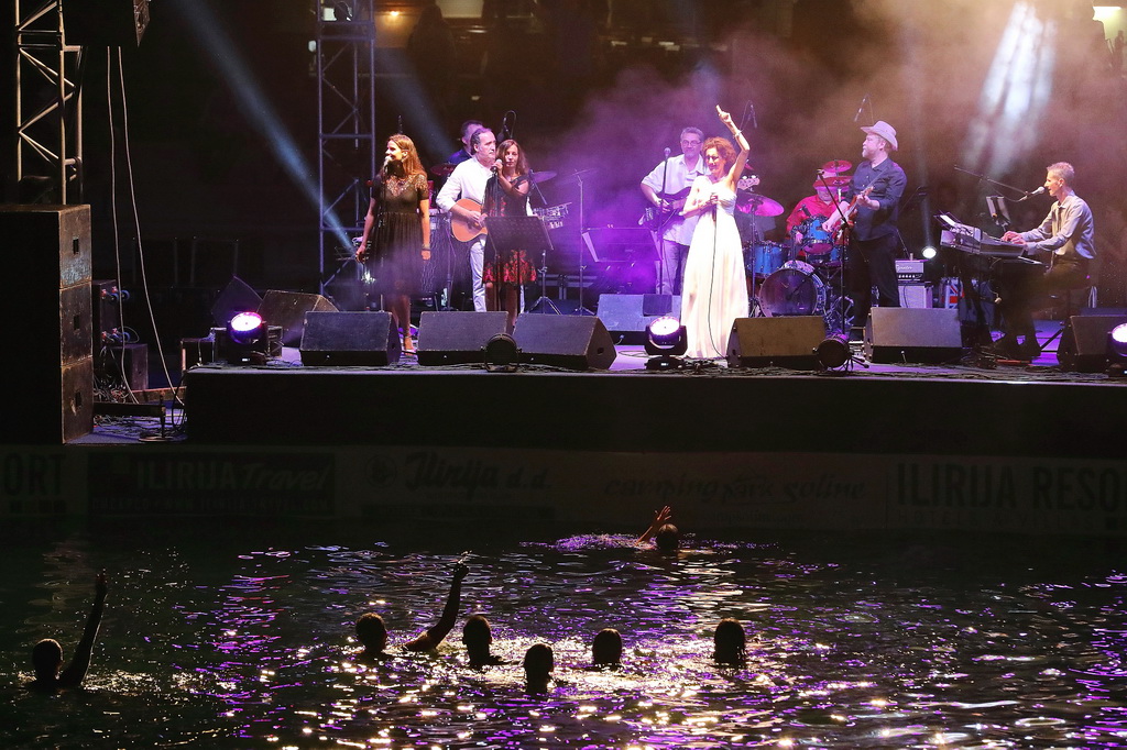 Čudesna Doris Dragović oduševila u Biogradu na Moru Čudesna Doris Dragović oduševila u Biogradu na Moru