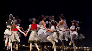 Plesna čestitka Zadarskog plesnog ansambla, Foto: Leo Banić Plesna čestitka Zadarskog plesnog ansambla, Foto: Leo Banić