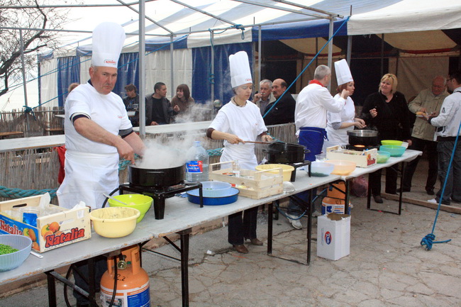 Banj: Poznati kuhaju s Renatom Kraljevom Banj: Poznati kuhaju s Renatom Kraljevom