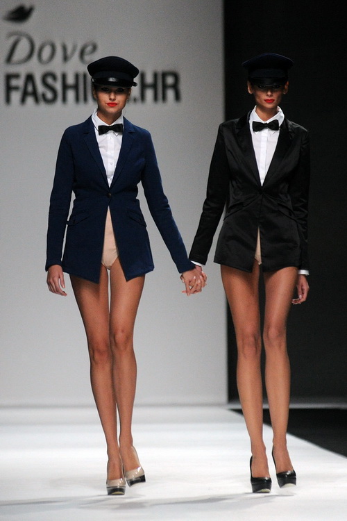 Zagreb, 290911.
Velesajam, paviljon 5.
Modne revije i poznati na Dove Fashion.hr proljece ljeto 2012. Prvi dan su izlagali kreatori Ivica Skoko, Martina Felja, AMDS by ALDUK i IK STUDIO.
Na slici: kreacije AMDS by ALDUK
Foto: Srdjan Vrancic / CROPIX Zagreb, 290911.
Velesajam, paviljon 5.
Modne revije i poznati na Dove Fashion.hr proljece ljeto 2012. Prvi dan su izlagali kreatori Ivica Skoko, Martina Felja, AMDS by ALDUK i IK STUDIO.
Na slici: kreacije AMDS by ALDUK
Foto: Srdjan Vrancic / CROPIX