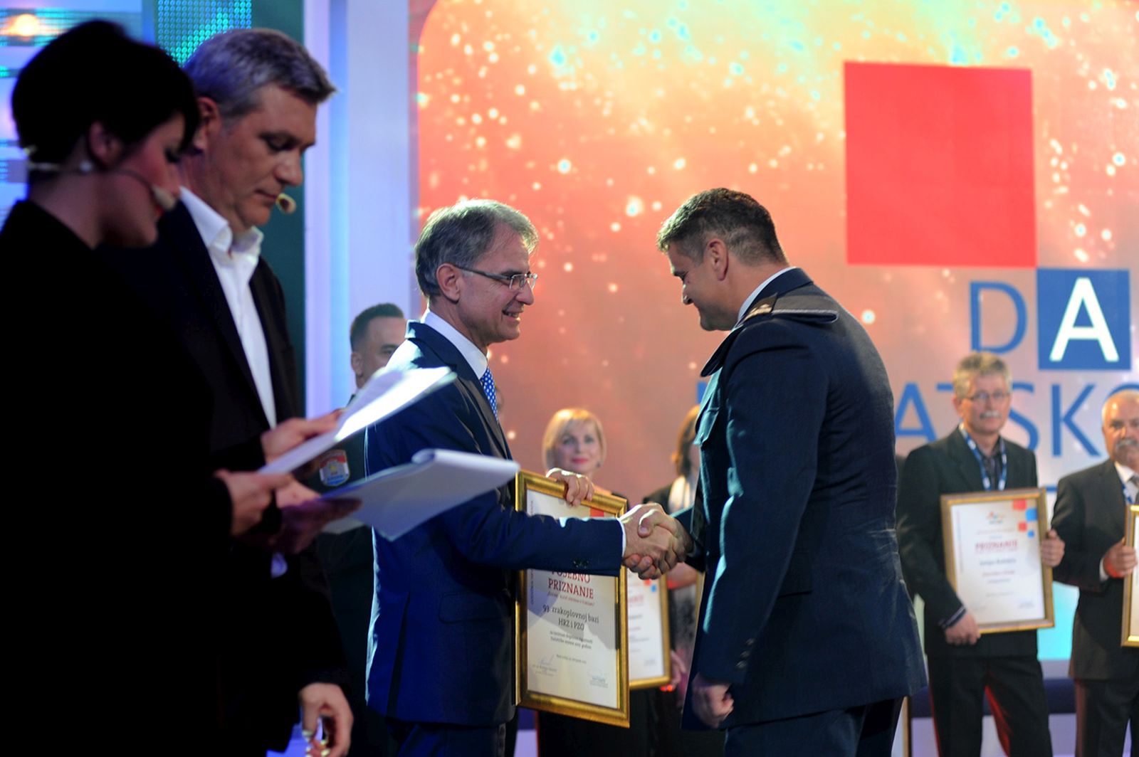 Zrakoplovnoj bazi Zemunik uručeno priznanje “Čovjek-ključ uspjeha u turizmu” Zrakoplovnoj bazi Zemunik uručeno priznanje “Čovjek-ključ uspjeha u turizmu”