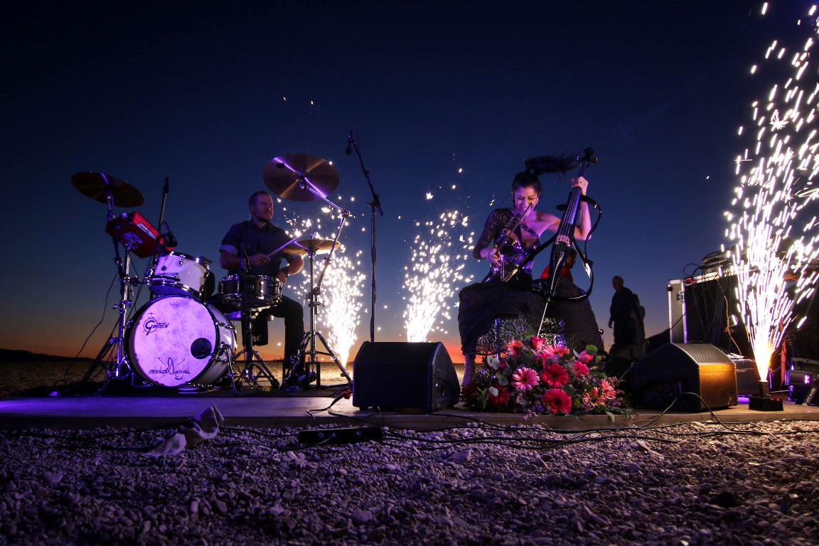 Ana Rucner održala koncertni spektakl u suton na Zlatnom ratu