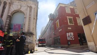 Veliki požar izbio u zgradi na Narodnom trgu Veliki požar izbio u zgradi na Narodnom trgu