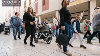 Prosvjedni skup roditelja protiv politike obaveznog cijepljenja Prosvjedni skup roditelja protiv politike obaveznog cijepljenja