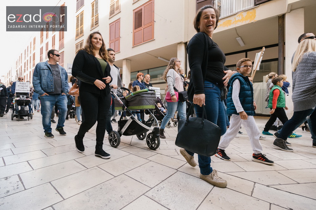 Prosvjedni skup roditelja protiv politike obaveznog cijepljenja Prosvjedni skup roditelja protiv politike obaveznog cijepljenja