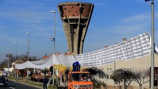 Na Mitnici postavljen banner dužine 210 metara s imenima heroja Vukovara, Foto: Davor Javorović/PIXSELL Na Mitnici postavljen banner dužine 210 metara s imenima heroja Vukovara, Foto: Davor Javorović/PIXSELL