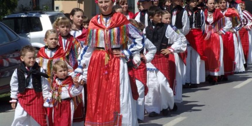 Podravska narodna nošnja (Foto: folklorni.blog.hr) Podravska narodna nošnja (Foto: folklorni.blog.hr)